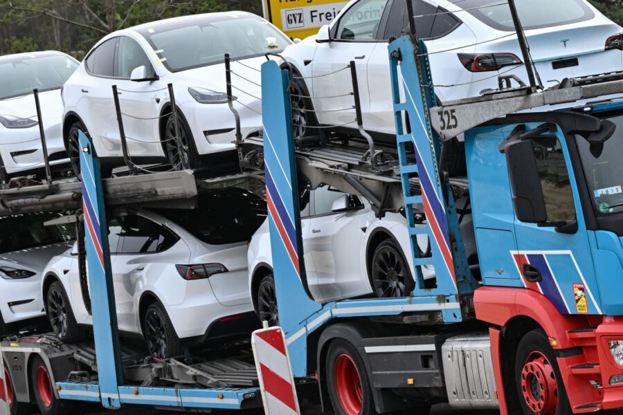 Tesla stock down 10% following deliveries report