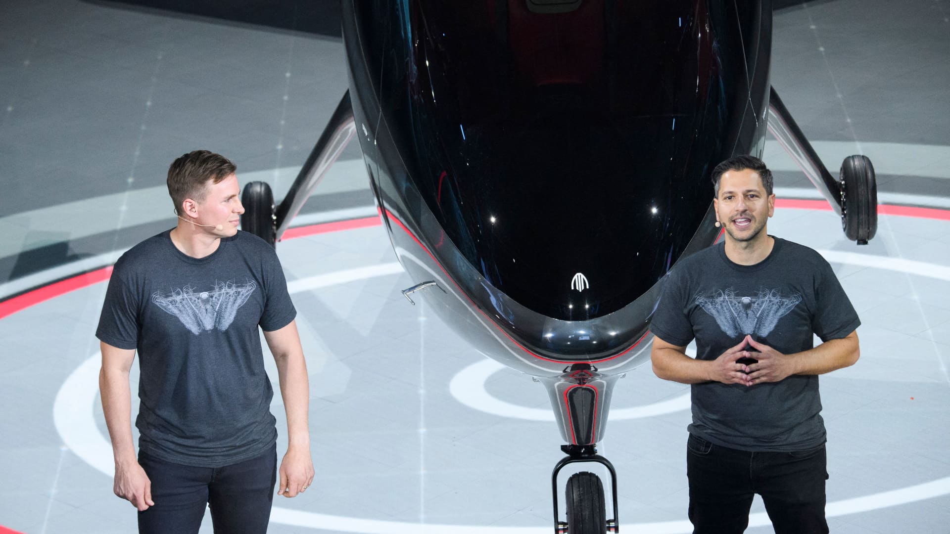 Archer Aviation drops 15% on $850 million share sale