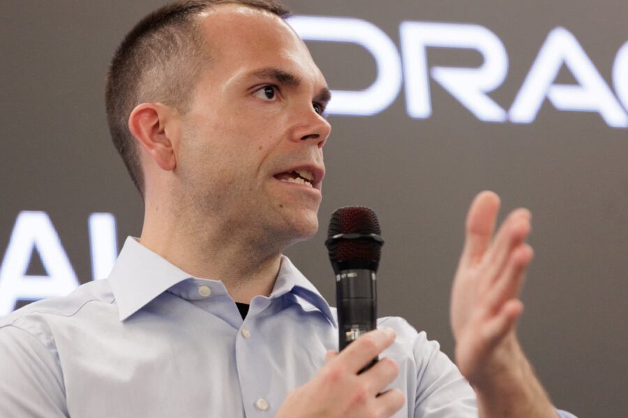 Oracle stock on pace for worst quarter since 2001, AI concerns