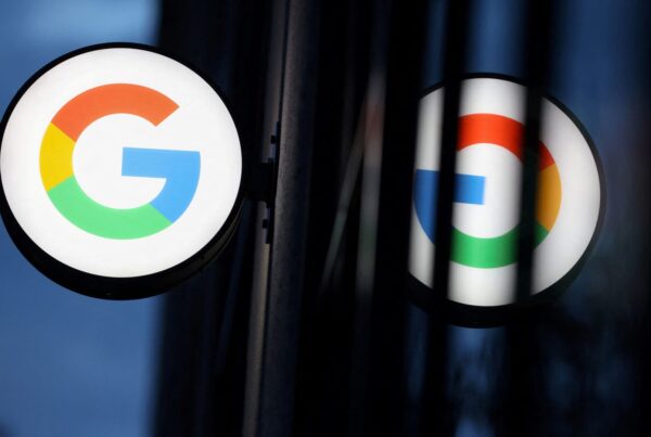 Nearly a thousand Google workers sign letter urging company to divest from ICE, CBP