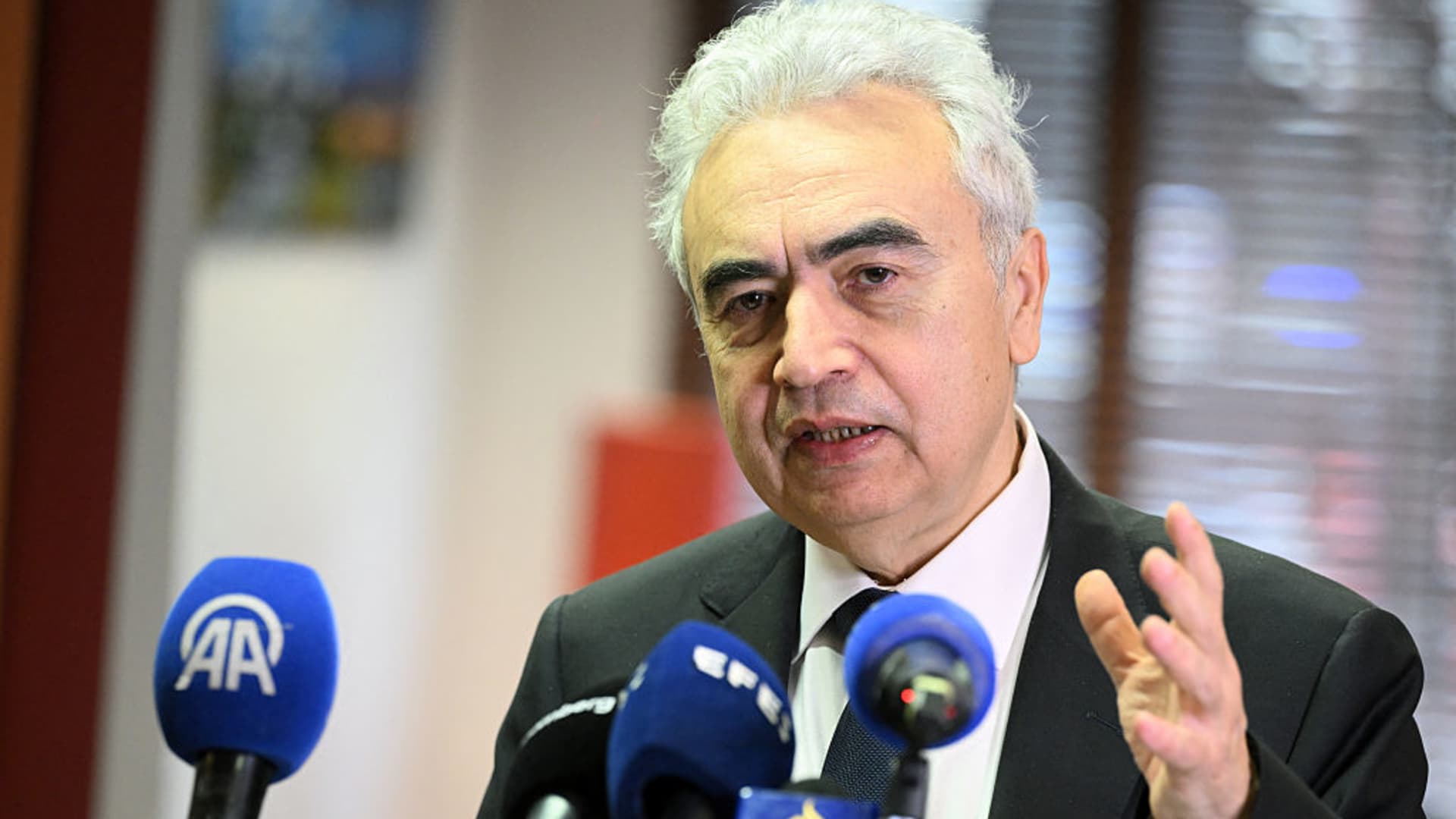 5 things to know before the market opens Thursday