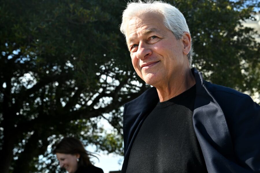 Dimon warns on AI job losses, calls for government-business incentives