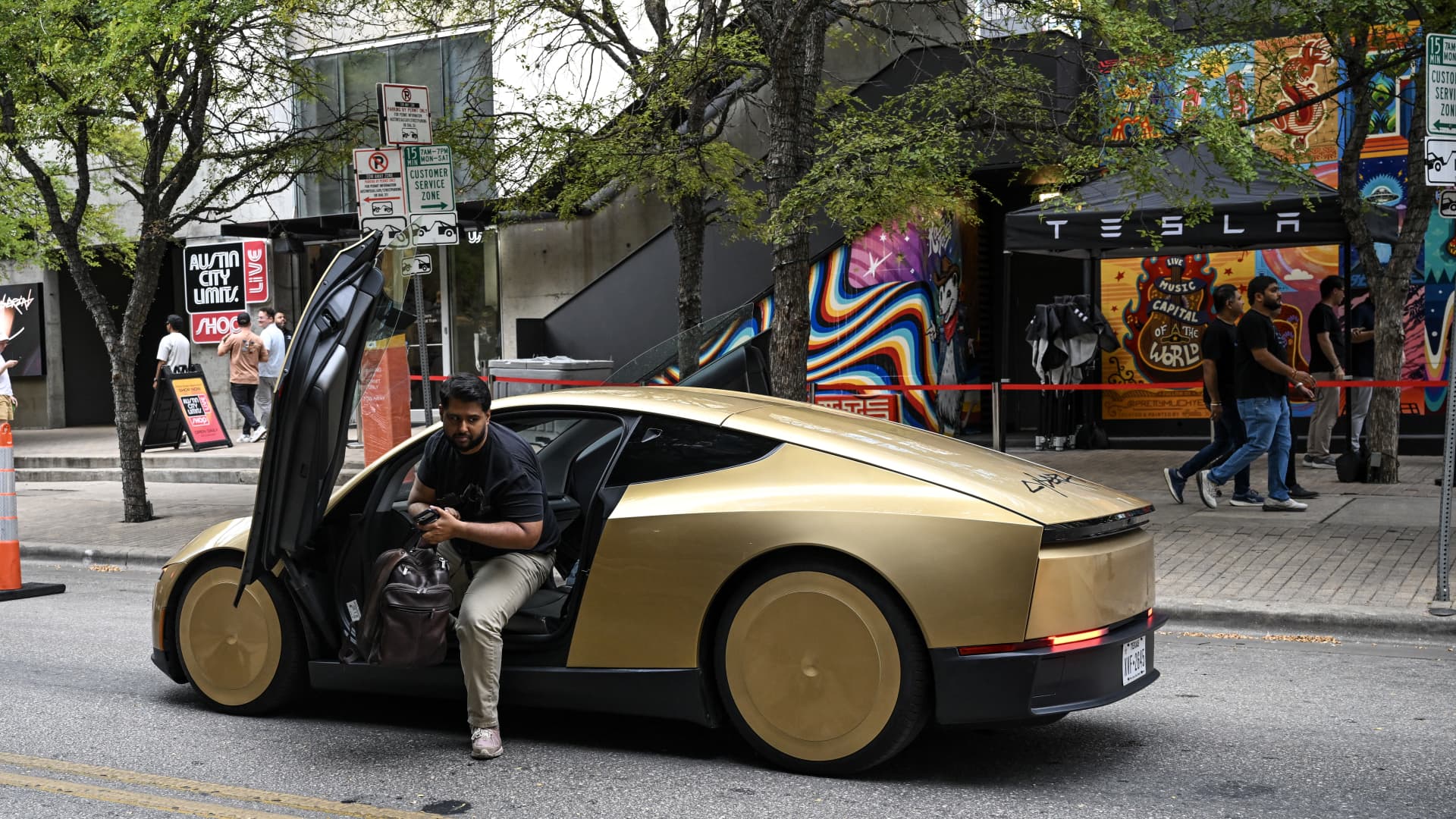Tesla’s stock drops as Cybercab update ‘underwhelms,’ NHTSA probe