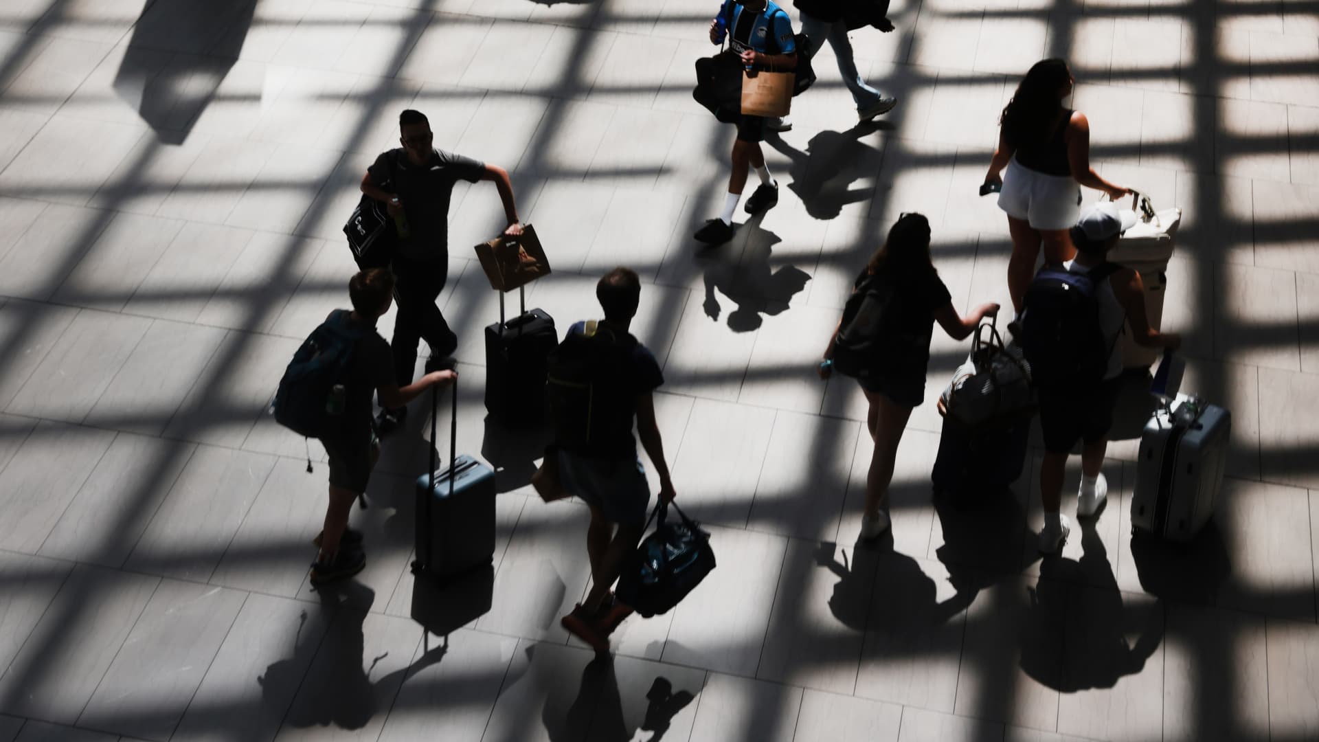 New AI wearables push the limits of privacy and wiretap laws